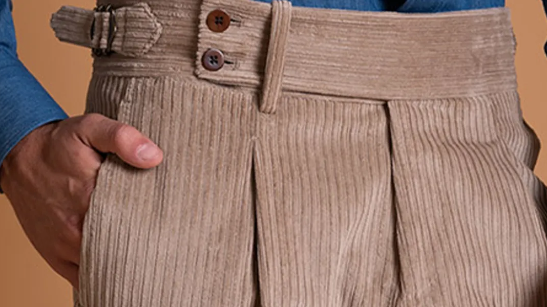 Pantaloni con le pinces: pregi e difetti