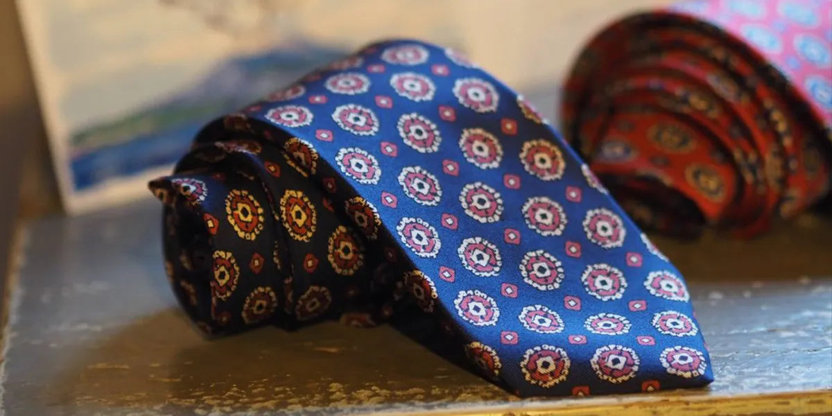 Camicia e Cravatta: i giusti abbinamenti del Gentleman Moderno.